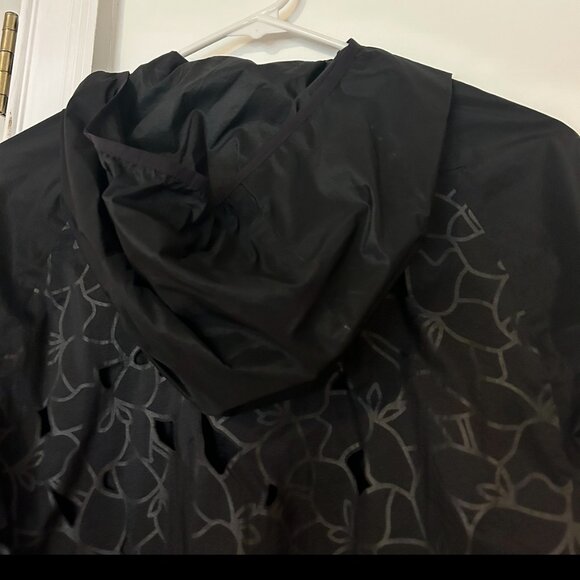 NWOT lululemon Fabled Forest Jacket/ Windbreaker/ Raincoat - Picture 7 of 8